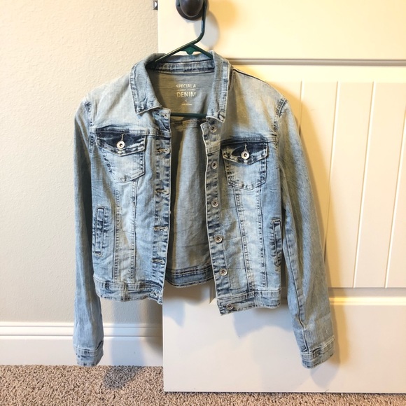 Light wash jean jacket - Picture 1 of 2